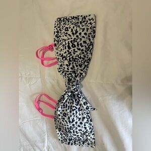 Teen / women’s bathing suit top.